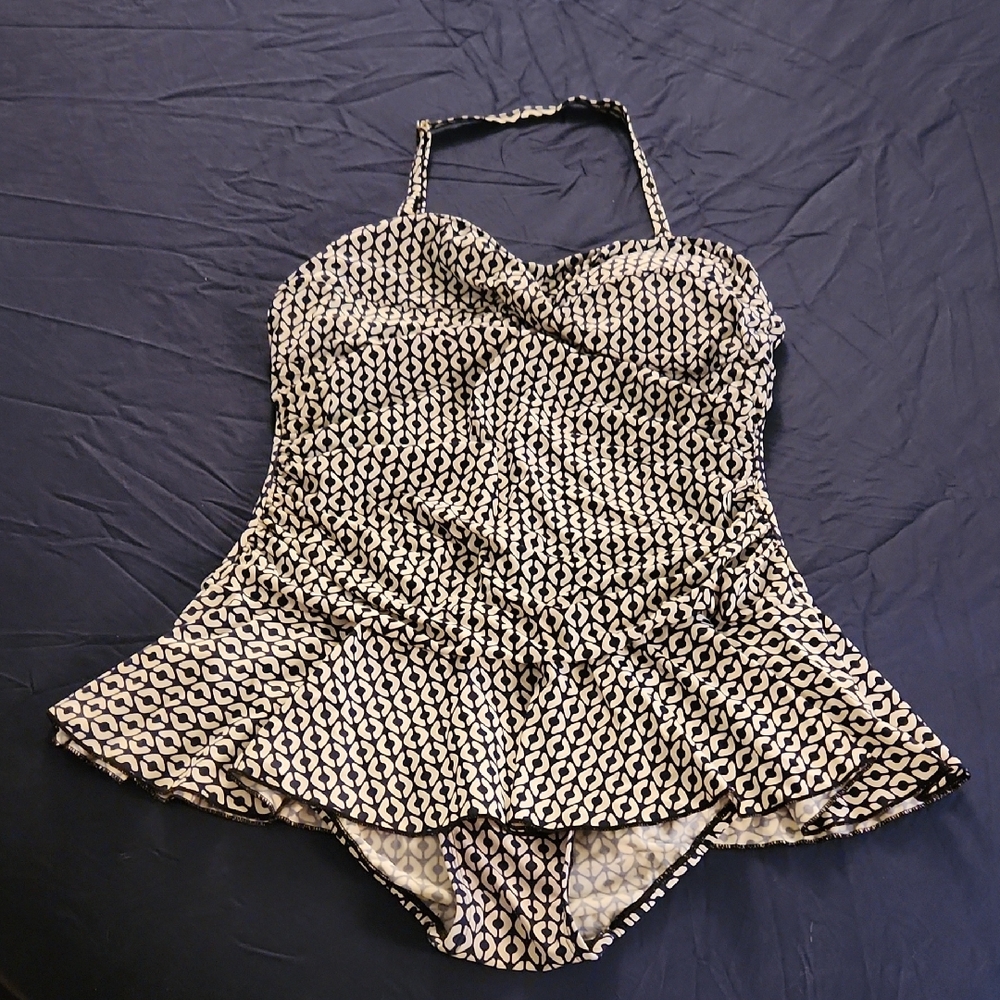 Stylish Black and White Patterned Swimsuit